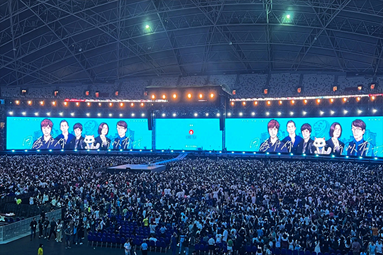 1400㎡，kaiyun开云龙腾LED透明屏点燃五月天新加坡演唱会！